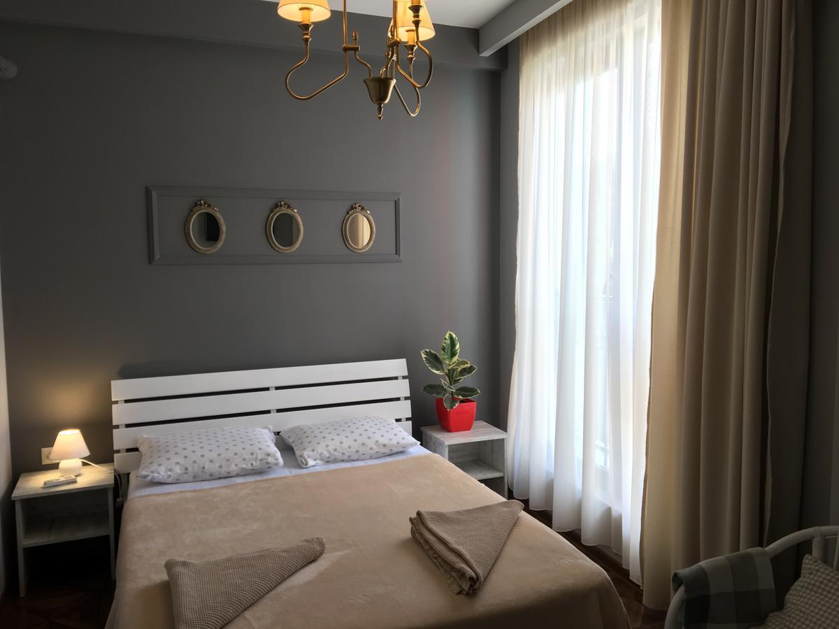 Tbilisi Loa Apartment ภายนอก รูปภาพ