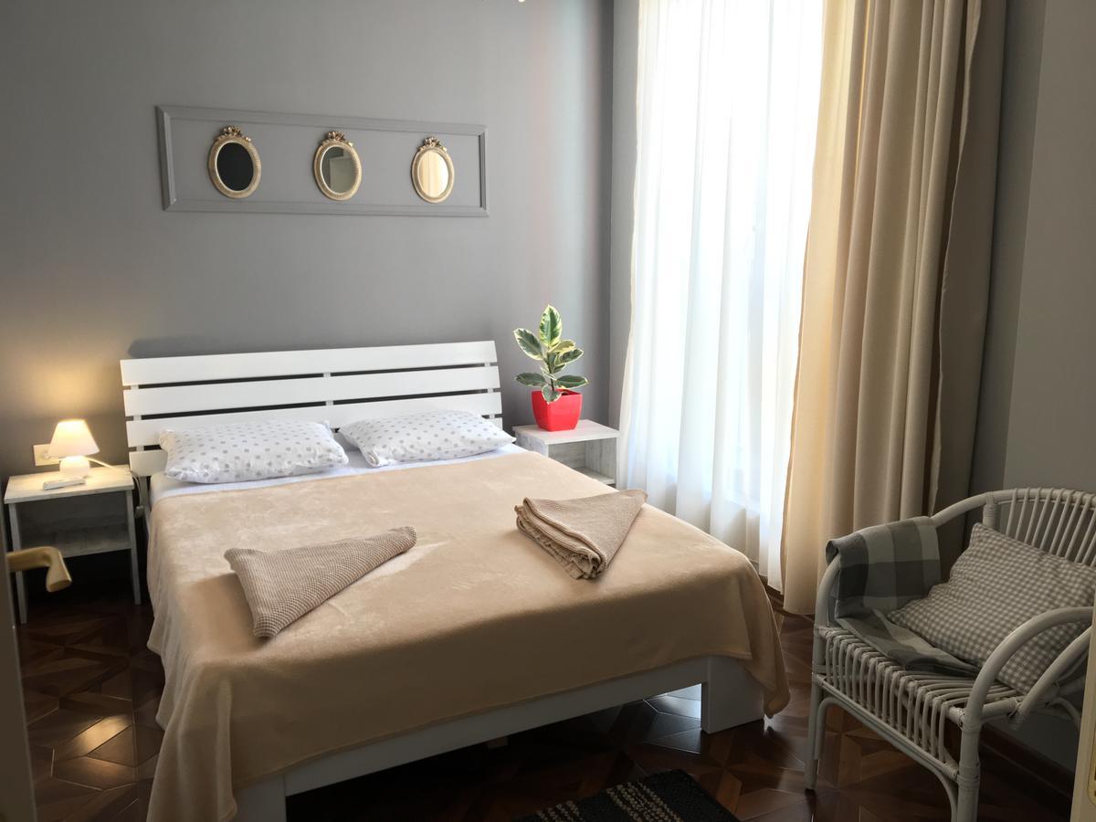Tbilisi Loa Apartment ภายนอก รูปภาพ
