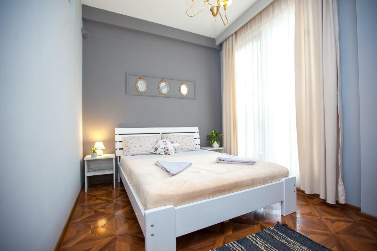 Tbilisi Loa Apartment ภายนอก รูปภาพ