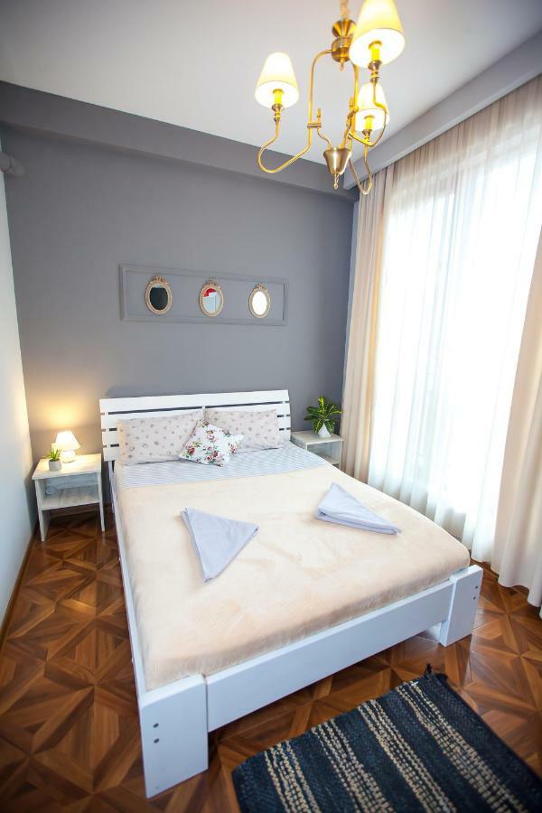 Tbilisi Loa Apartment ภายนอก รูปภาพ