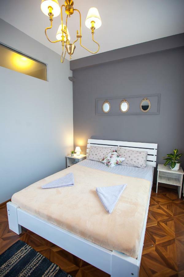 Tbilisi Loa Apartment ภายนอก รูปภาพ