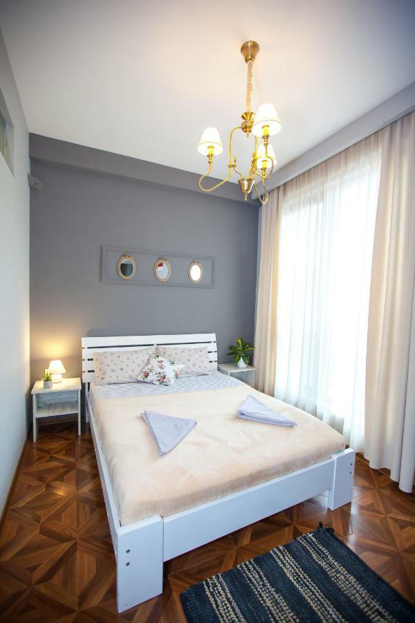 Tbilisi Loa Apartment ภายนอก รูปภาพ